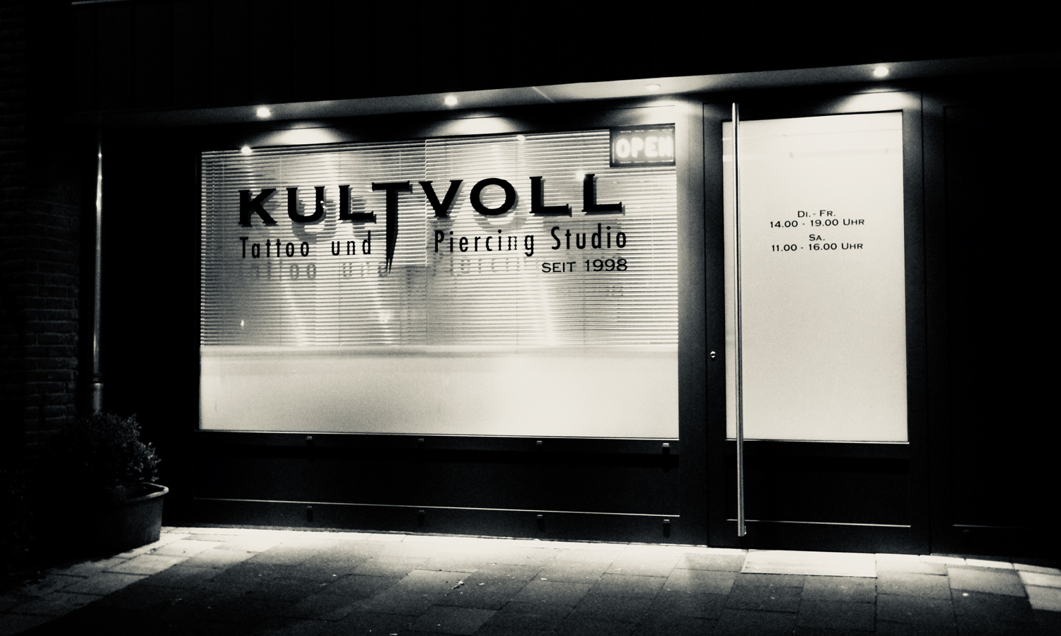 Kultvoll + Tattoo und Piercing Studio in Gütersloh